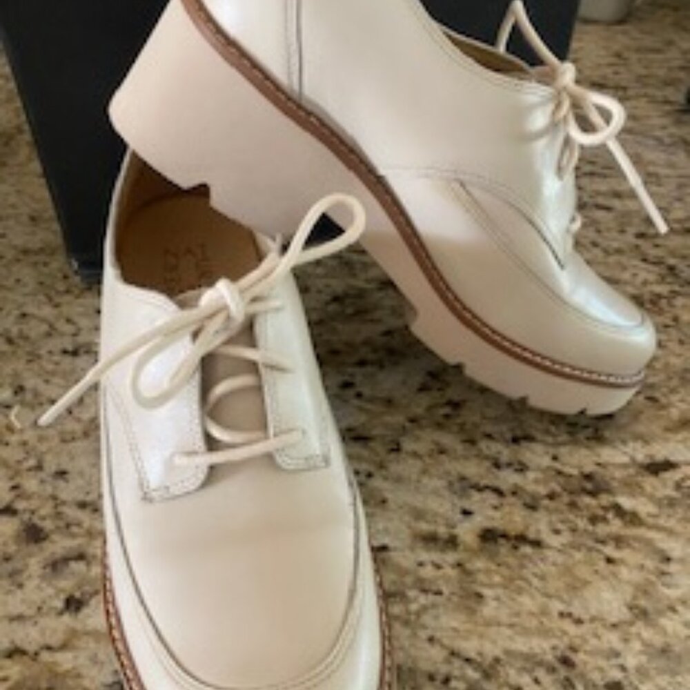 Naturalizer Loafers, neutral color, size 8M